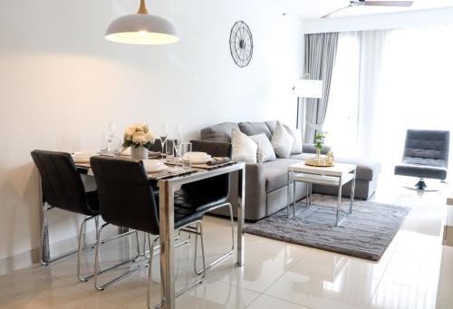 Cassia 1BR Lake&Road View apt by NLA - Tap to explore photos