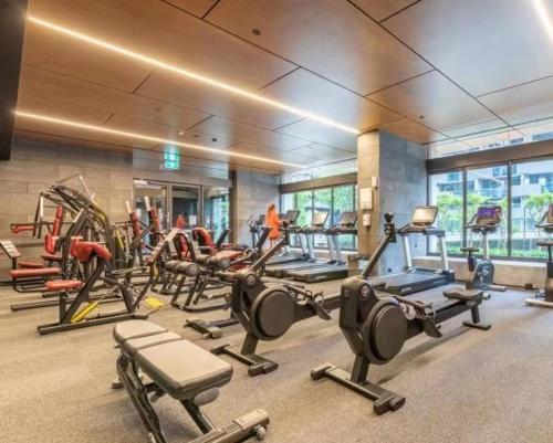 Manhattan Stadium View 3BR2BA Free parking - Tap to explore photos