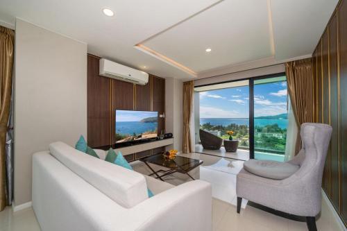 Surin sea view 3br apartment with jacuzzi - Tap to explore photos