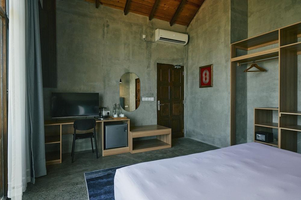Araaik Beach Village Room Type - Superior Double or Twin Room, Beach View Araaik Beach Village Room Type - Superior Double or Twin Room, Beach View