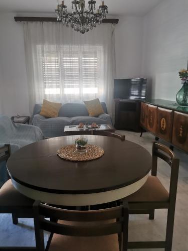 Iris - Tap to explore photos