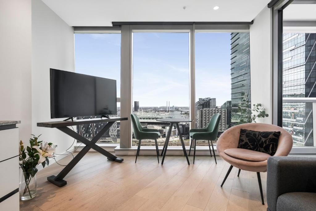 West Side Spencer St Apt w Marvel Stadium View