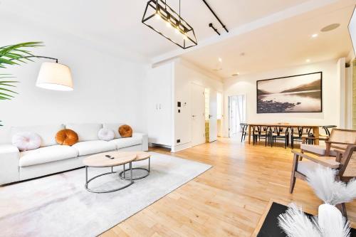 Wonderful Fitzrovia 3 Bed Apartment - Tap to explore photos