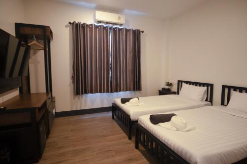Sea Beach Hostel & Club Beachfront 18-39 years only - Tap to explore photos