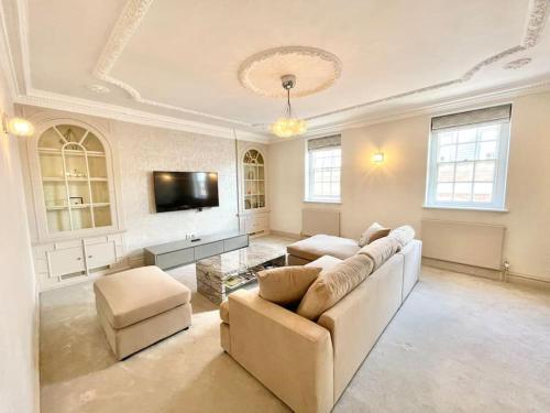 Luxury 3-BDR flat near Selfridges Mayfair - Tap to explore photos