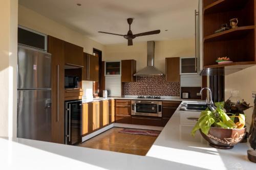 Samoot Sawan Seaview Pool Villa Discovering Phuket - Tap to explore photos
