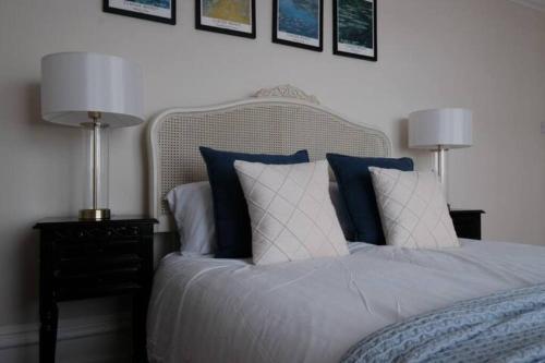Harrods-Knightsbridge Flat in Central KB89 - Tap to explore photos