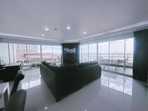 Amazing big balcony Seaview Dontan beachfront Room Type - One-Bedroom Apartment