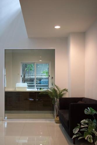 Entire Townhome 3BR3B, Pool, Sukhumvit-EmSphere - Tap to explore photos