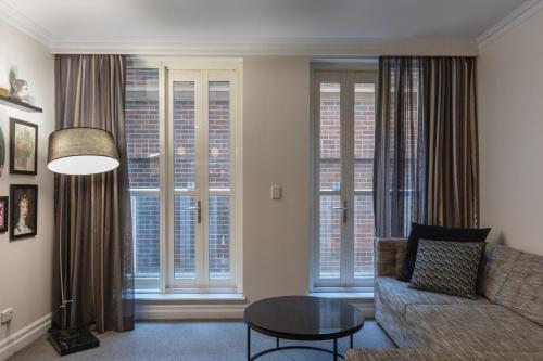 CBD Executive Apartment right by the Harbour - Tap to explore photos