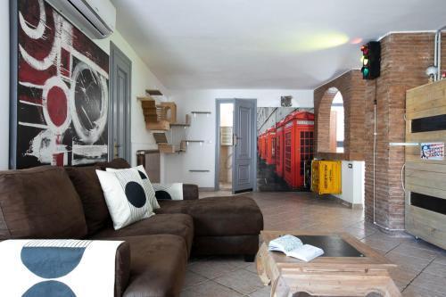 TonyHouse Room Type - One-Bedroom Apartment