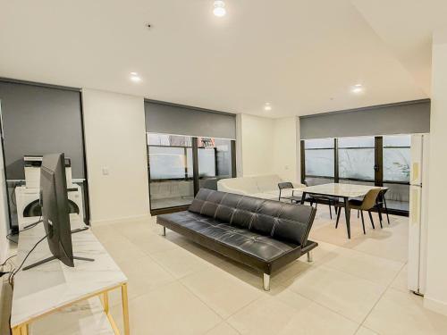 St Luke's Square Service Apartment - Tap to explore photos