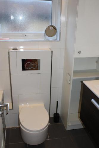 Cozy 2 bed flat in East Croydon - Tap to explore photos