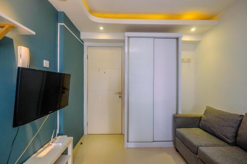Simply Good Studio Bassura City Apartment By Travelio - Tap to explore photos
