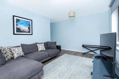 Modern 2BR wPatio & free parking, Canning Town - Tap to explore photos