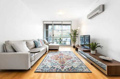 A Comfy Studio Next to Darling Harbour City Views - Tap to explore photos