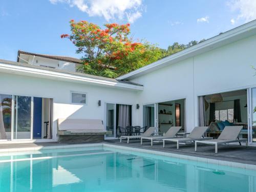 Modern 5Br OG Villa Private Pool & Jungle View - Tap to explore photos