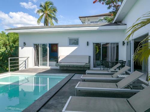 Modern 5Br OG Villa Private Pool & Jungle View