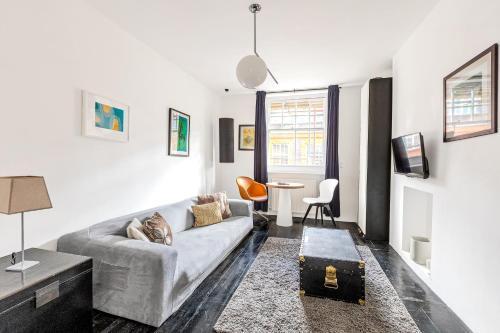 Charming 1BR flat in Covent Garden, 5 min tube - Tap to explore photos