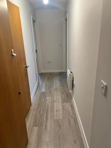 Modern 1 bed flat - Minutes from Newbury Park Station - Tap to explore photos