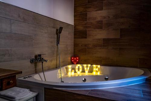Luluxuryhouse Room Type - Double Room with Spa Bath Luluxuryhouse Room Type - Double Room with Spa Bath