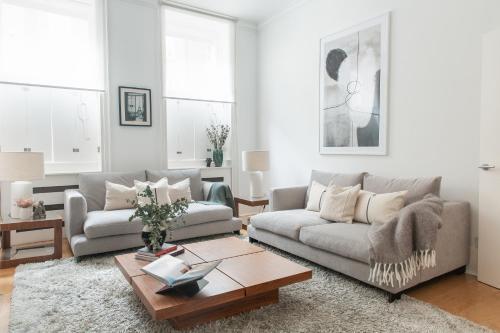3 Bed- Central London- Private Garden - Tap to explore photos