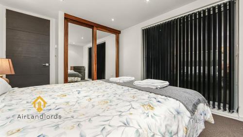 Exclusive 1 bed 1 bath in St John's Wood - Tap to explore photos
