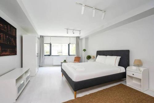 Gorgeous Bright New 2BD Central Home! #212