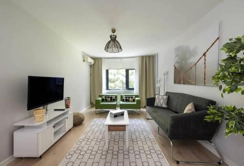 Gorgeous Bright New 2BD Central Home! #212 - Tap to explore photos