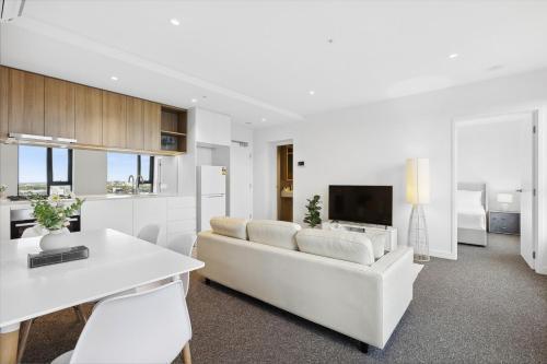 Vibrant Southbank 2 bedroom Apartment - Tap to explore photos