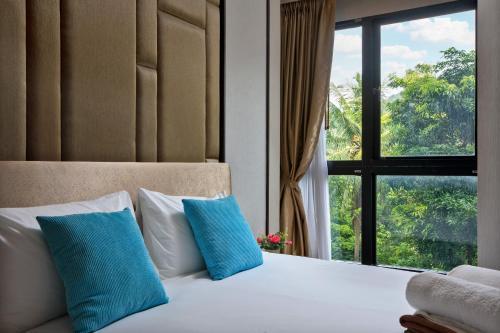 Panora Surin by Holy Cow, 1-BR, mountain view - Tap to explore photos