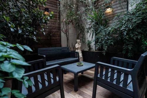 Spacious and Stylish 3BR w Private Garden - Tap to explore photos