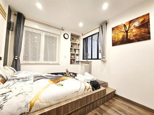 Apartment - Sleeps 4 - Balcony - Near Metro Stn - Tap to explore photos