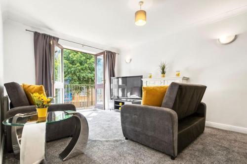 Very Nice Tower Bridge Apartment - 2 Bdr - 2 Bath - Tap to explore photos