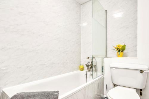 Very Nice Tower Bridge Apartment - 2 Bdr - 2 Bath - Tap to explore photos