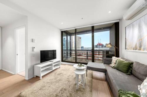 Cozy 1 Bedroom Apartment in Docklands - Tap to explore photos