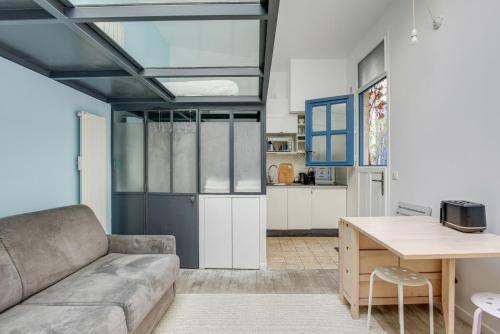 Atypique Loft 3 personnes with AC by Weekome - Tap to explore photos