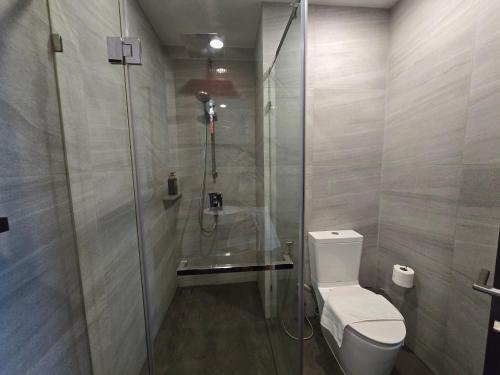 Edge Central Pattaya 2BR Balcony Garden View Infinity Pool & Central Location - Tap to explore photos