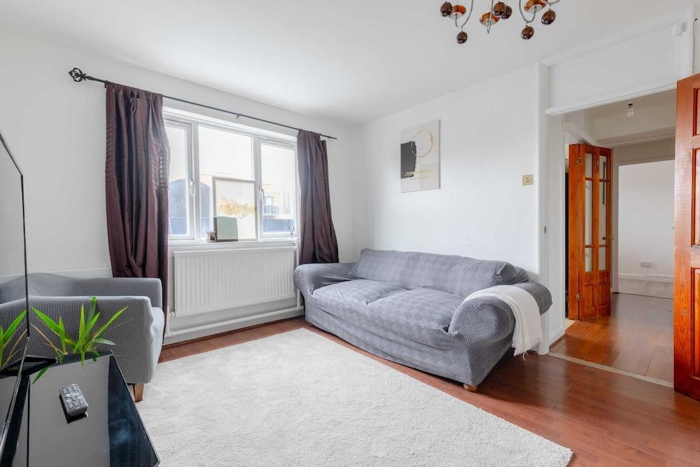 Well Located 2BD Flat 20 Mins to Tower Bridge! - Tap to explore photos