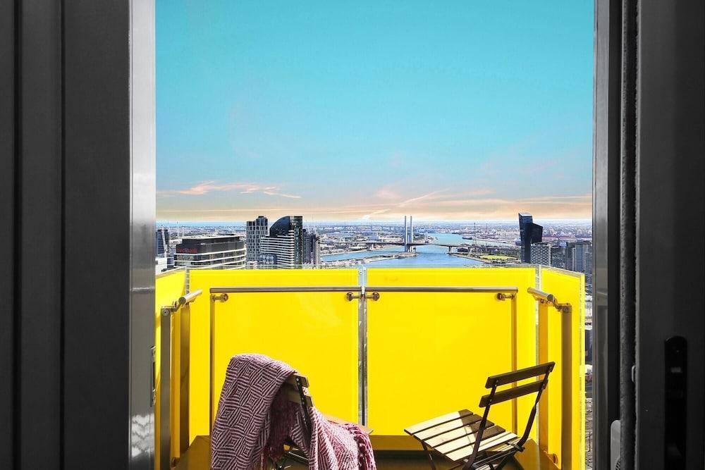 Stylish CBD Apartment With Stunning Harbour Views Room Type - Apartment (1 Bedroom) Stylish CBD Apartment With Stunning Harbour Views Room Type - Apartment (1 Bedroom)
