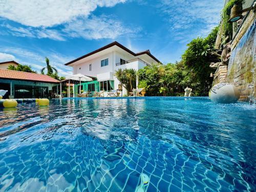 Los Santos Luxury Pool Villa