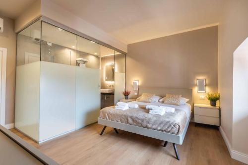 LUMINA3 Luxury Room ROME Smart Guest House Room Type - Deluxe King Room