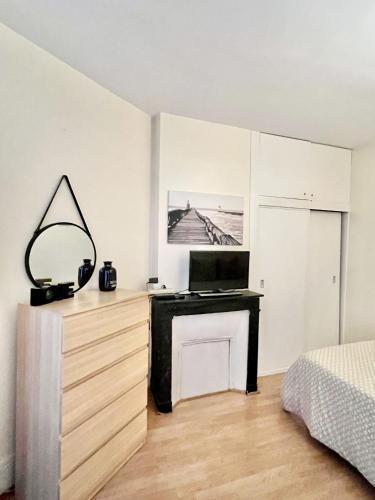 Paris Center Quarter Latin Nice 1 bedroom - Tap to explore photos