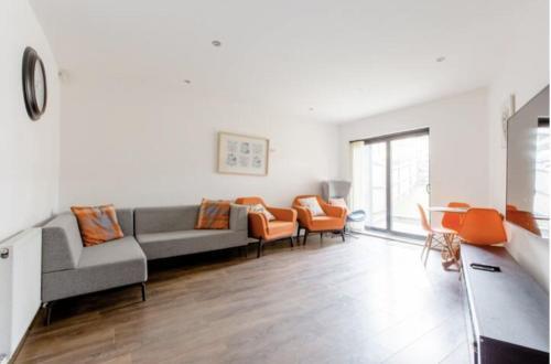 Chic DuoRooms with Modern Comfort for Families - Tap to explore photos