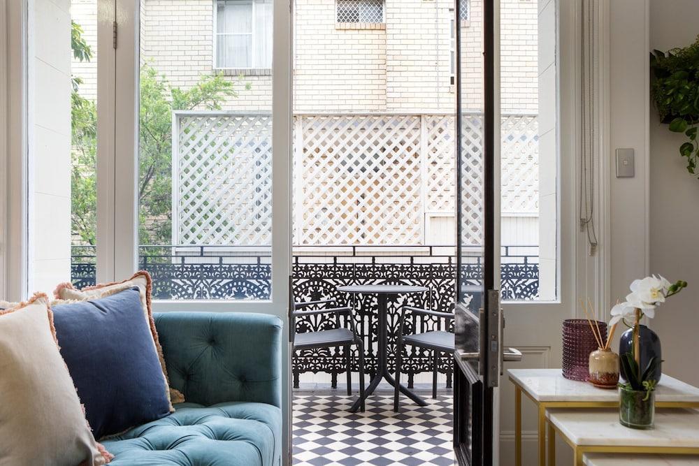 Intimate Studio Apartment With Balcony in Glebe - Tap to explore photos