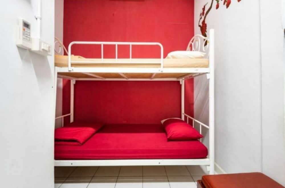 1137 Hostel Room Type - Basic Single Room
