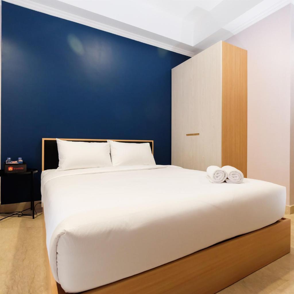 Comfortable Studio at Menteng Park Apartment By Travelio