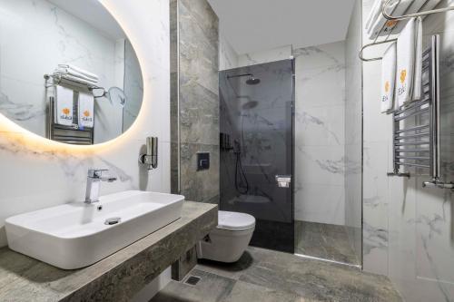 Ezkar Bathonea Art İstanbul Room Type - Double Room with Lake View Ezkar Bathonea Art İstanbul Room Type - Double Room with Lake View