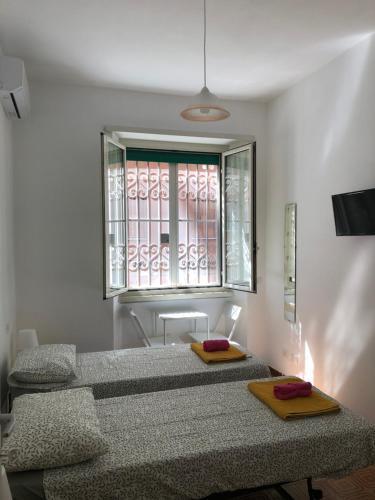 LoL Apartment - Tap to explore photos