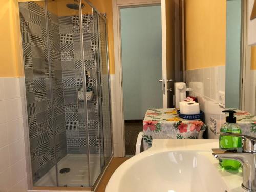 LoL Apartment - Tap to explore photos